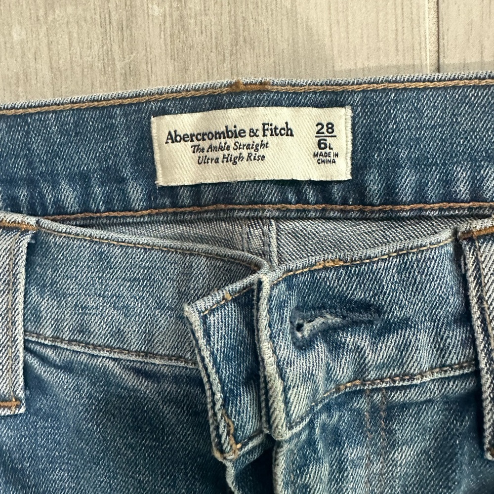 Abercrombie & Fitch The Ankle Straight Ultra High Rise Jeans